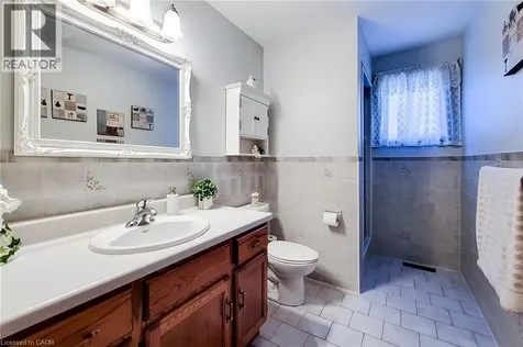 56 Teak Street Stoney Creek ON L8G 4W5