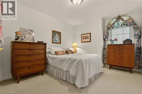 21 Fern Avenue Waterdown ON L0R 2H0