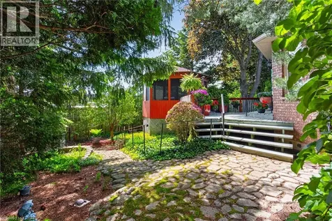 21 Fern Avenue Waterdown ON L0R 2H0