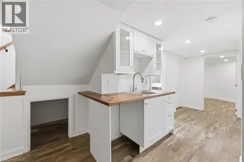 87 Empress Avenue Hamilton ON L9A 1M5