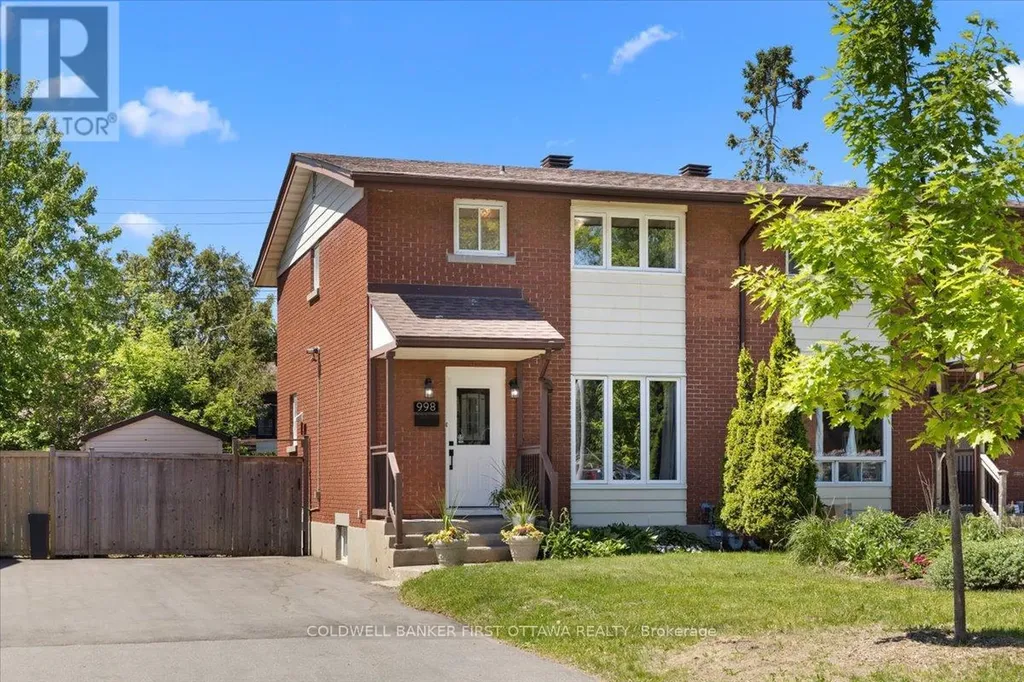 998 Mossdale Street Ottawa ON K2B 5S7