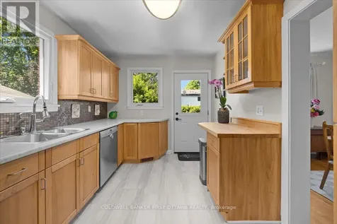998 Mossdale Street Ottawa ON K2B 5S7