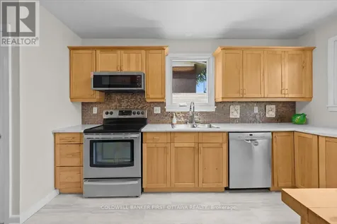 998 Mossdale Street Ottawa ON K2B 5S7