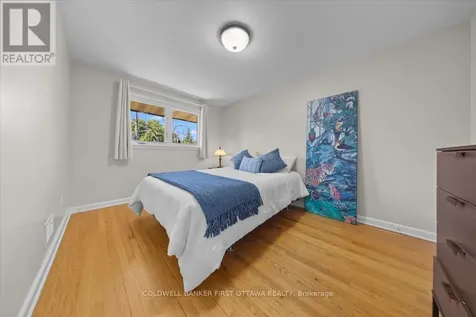 998 Mossdale Street Ottawa ON K2B 5S7