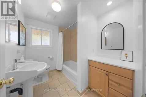 998 Mossdale Street Ottawa ON K2B 5S7