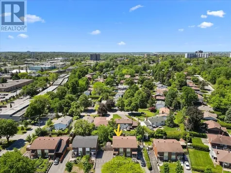 998 Mossdale Street Ottawa ON K2B 5S7