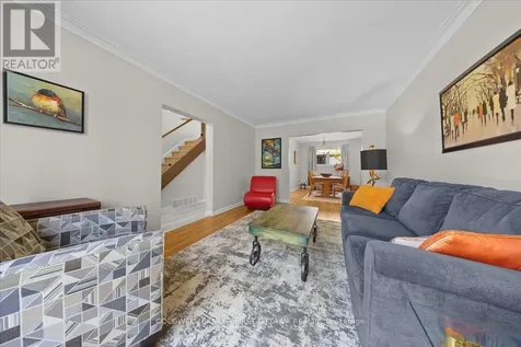 998 Mossdale Street Ottawa ON K2B 5S7