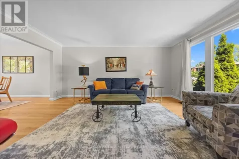 998 Mossdale Street Ottawa ON K2B 5S7