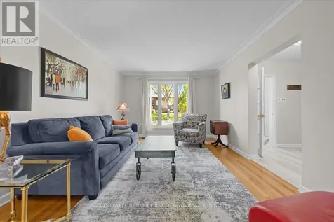 998 Mossdale Street Ottawa ON K2B 5S7