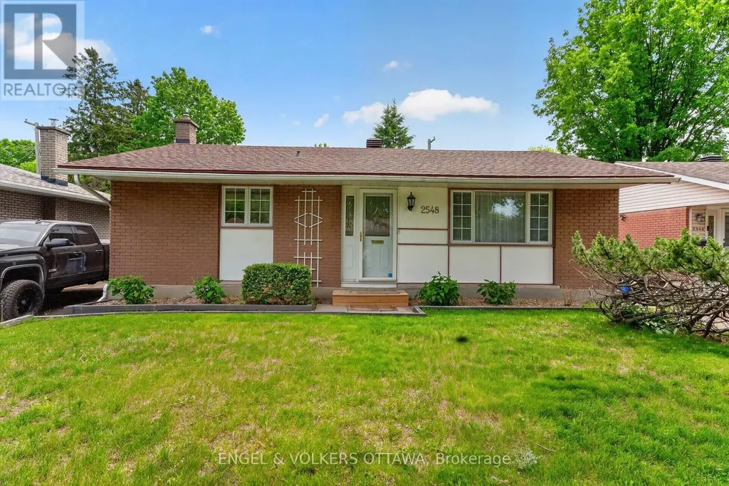 2548 Hanlon Avenue Ottawa ON K2B 7X4