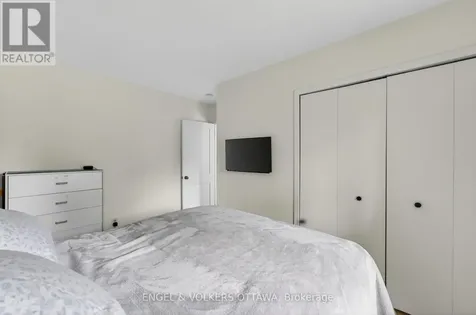 2548 Hanlon Avenue Ottawa ON K2B 7X4