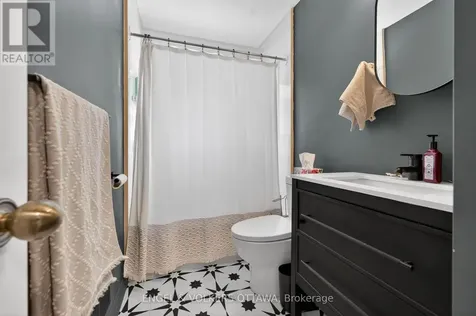 2548 Hanlon Avenue Ottawa ON K2B 7X4