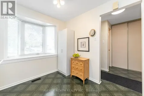 1897 Stonehenge Crescent Ottawa ON K1B 4N7