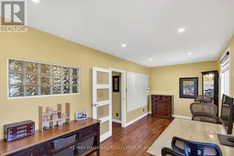 120 Abbeyhill Drive Ottawa ON K2L 1H2