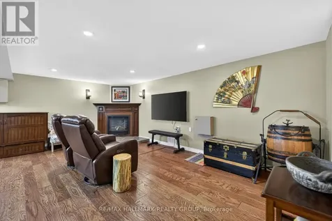 120 Abbeyhill Drive Ottawa ON K2L 1H2
