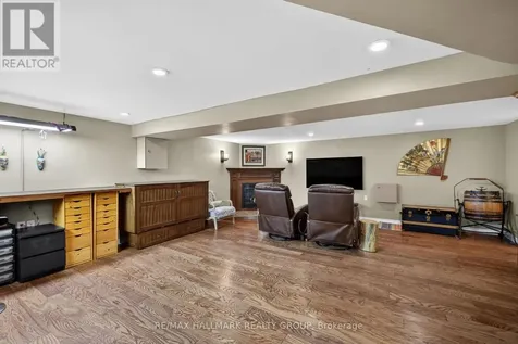 120 Abbeyhill Drive Ottawa ON K2L 1H2