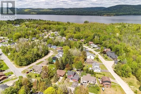 89 Hillcrest Avenue Deep River ON K0J 1P0