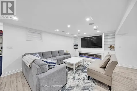 1055 Foxtail Crescent Pickering ON L1X 0E7