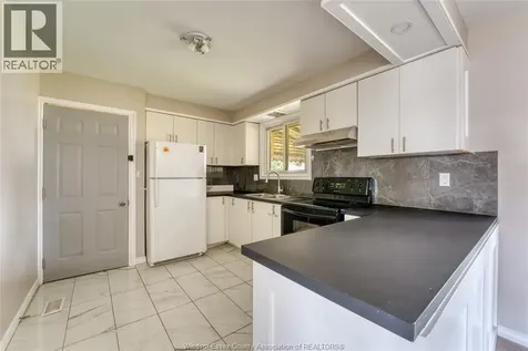 1243 Westcott Road Windsor ON N8Y 4B9