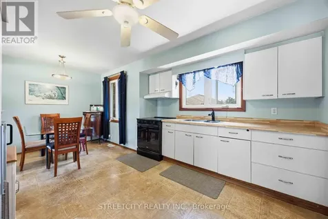 893 Hollands Avenue Sarnia ON N7S 3B9