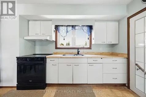 893 Hollands Avenue Sarnia ON N7S 3B9