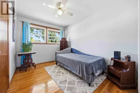 893 Hollands Avenue Sarnia ON N7S 3B9