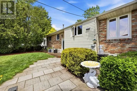 893 Hollands Avenue Sarnia ON N7S 3B9