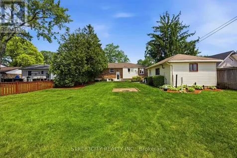 893 Hollands Avenue Sarnia ON N7S 3B9
