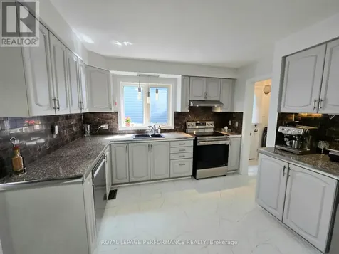 61 Hawley Crescent Ottawa ON K2M 1T4