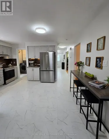 61 Hawley Crescent Ottawa ON K2M 1T4