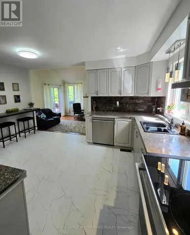 61 Hawley Crescent Ottawa ON K2M 1T4
