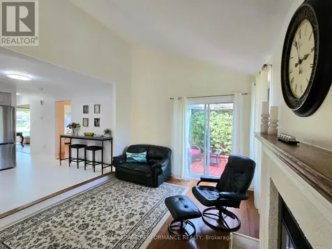 61 Hawley Crescent Ottawa ON K2M 1T4