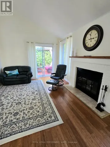 61 Hawley Crescent Ottawa ON K2M 1T4