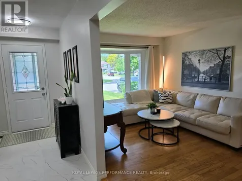 61 Hawley Crescent Ottawa ON K2M 1T4