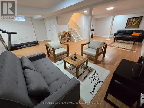 61 Hawley Crescent Ottawa ON K2M 1T4