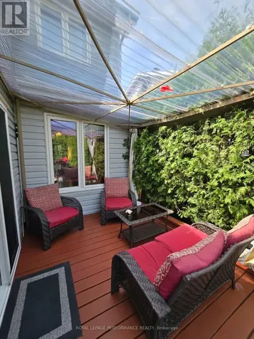 61 Hawley Crescent Ottawa ON K2M 1T4