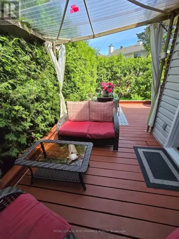 61 Hawley Crescent Ottawa ON K2M 1T4