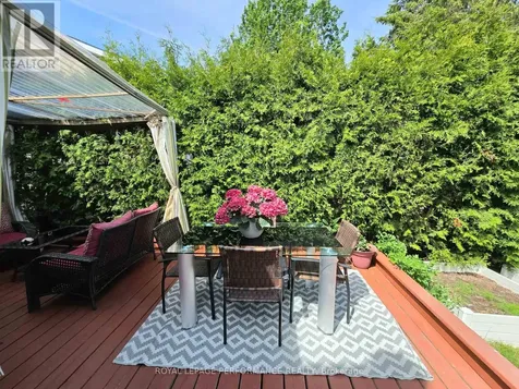 61 Hawley Crescent Ottawa ON K2M 1T4