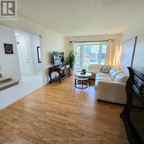 61 Hawley Crescent Ottawa ON K2M 1T4