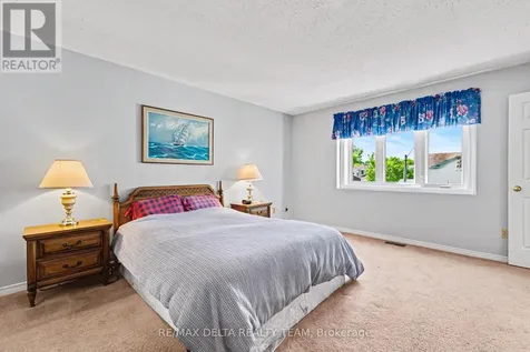 27 Bramblegrove Crescent Ottawa ON K1T 3G1