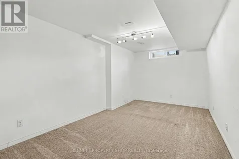 82 Emerald Meadows Drive Ottawa ON K2M 2L6