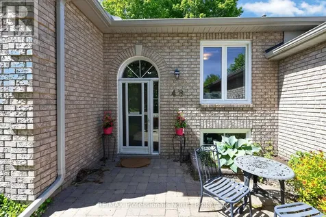 48 Fairway Crescent Wasaga Beach ON L9Z 1B8