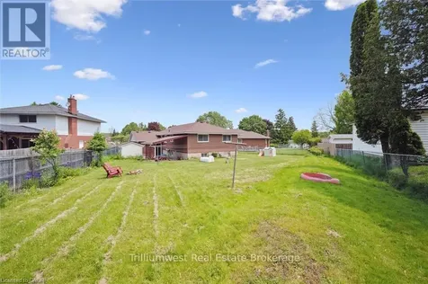 11 Van Horne Place Kitchener ON N2P 1J8