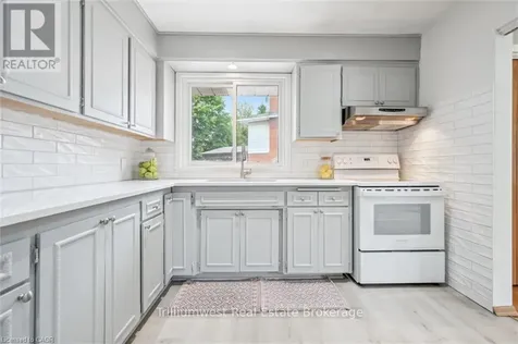11 Van Horne Place Kitchener ON N2P 1J8
