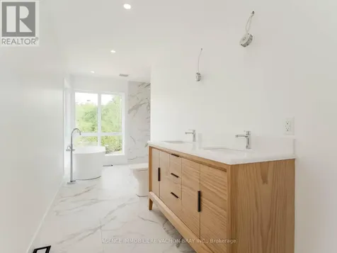 3814 Lakeside Drive South Glengarry ON K0C 1Z0