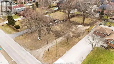 1122 Reaume Lasalle ON N9J 1C1