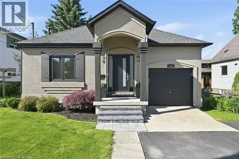 205 Dumbarton Avenue Hamilton ON L8K 5C2