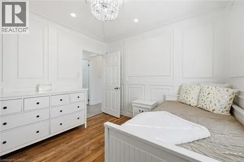205 Dumbarton Avenue Hamilton ON L8K 5C2