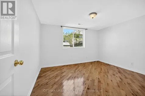 127 Castle Glen Crescent Ottawa ON K2L 4G9