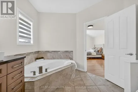 1091 Charest Way Ottawa ON K4A 4B1